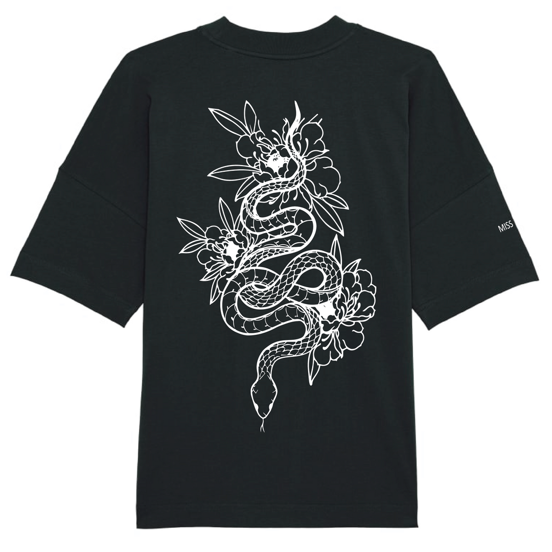 Camiseta negra oversized serpiente con flores